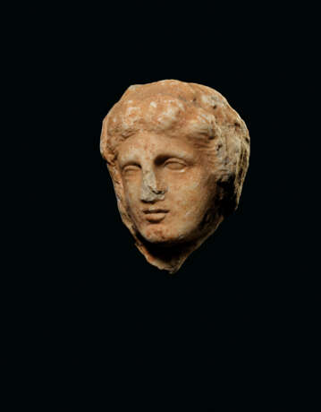 A GREEK MARBLE FEMALE HEAD - Foto 1