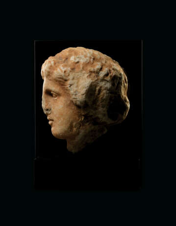 A GREEK MARBLE FEMALE HEAD - Foto 2