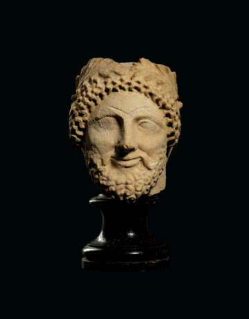 A CYPRIOT LIMESTONE HEAD OF A MALE VOTARY - photo 2