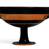 AN ATTIC BLACK-FIGURED BAND-CUP - Foto 2