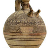 A CYPRIOT POTTERY ANTHROPOMORPHIC JUG - Foto 1