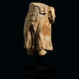 A ROMAN MARBLE FRAGMENT OF THE HUNTRESS DIANA - photo 2