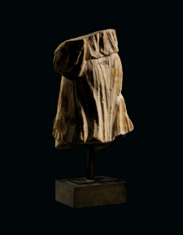A ROMAN MARBLE FRAGMENT OF THE HUNTRESS DIANA - photo 4