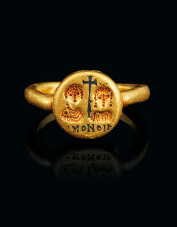 A BYZANTINE GOLD AND NIELLO RING - Foto 1