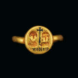 A BYZANTINE GOLD AND NIELLO RING - photo 3