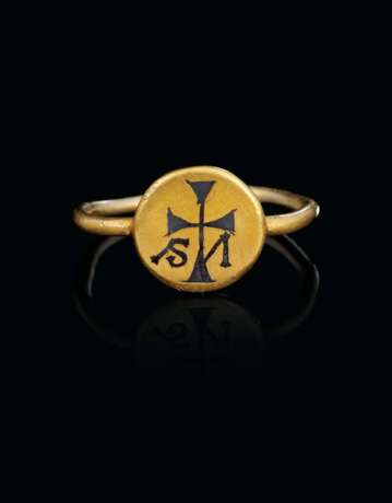 A BYZANTINE GOLD AND NIELLO RING - photo 1