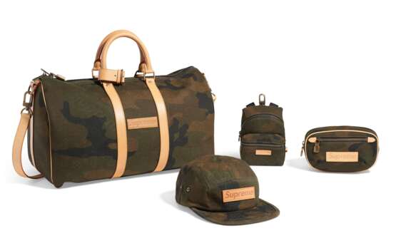 A COLLECTION OF CAMOUFLAGE ACCESSORIES - Foto 1