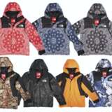 A COLLECTION OF PARKA JACKETS - Foto 1
