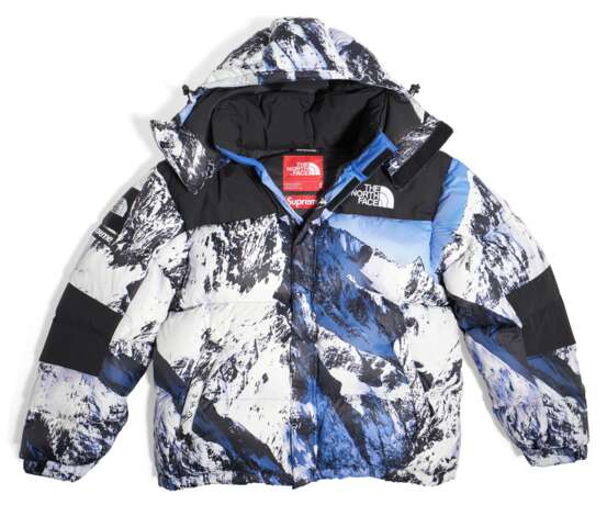 A COLLECTION OF ASSORTED OUTERWEAR - photo 2