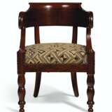 TWO FRENCH MAHOGANY AND ORMOLU-MOUNTED FAUTEUILS - Foto 6