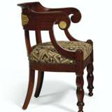 TWO FRENCH MAHOGANY AND ORMOLU-MOUNTED FAUTEUILS - Foto 8