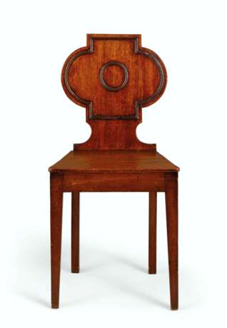 A MATCHED PAIR OF REGENCY MAHOGANY HALL CHAIRS - photo 2