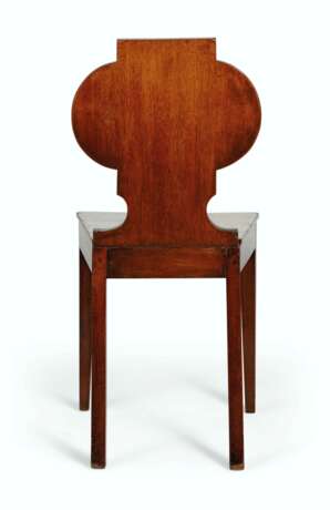 A MATCHED PAIR OF REGENCY MAHOGANY HALL CHAIRS - Foto 5