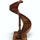 A WALNUT AND OAK FLYING STAIRCASE MAQUETTE - Foto 5