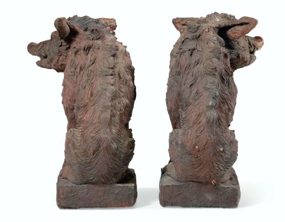 A PAIR OF TERRACOTTA FIGURES OF BOARS - photo 4