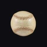 Superlative Babe Ruth Single Signed Baseball c1940s: Elite C... - фото 2