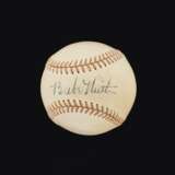 Very fine Babe Ruth Single Signed Baseball c1940s (PSA/DNA 7... - photo 1