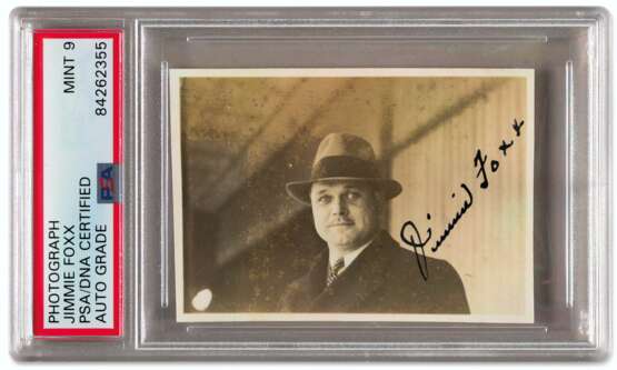 1934 Jimmie Foxx Autographed US All-Star Tour of Japan Photo... - Foto 1
