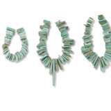 AN ASSORTMENT OF TURQUOISE AND MALACHITE BEADS - photo 1