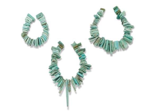 AN ASSORTMENT OF TURQUOISE AND MALACHITE BEADS - Foto 2