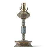 A CLOISONNÉ ENAMEL HAT STAND, MOUNTED AS A LAMP - Foto 1