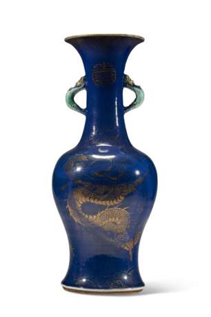 A GILT-DECORATED BLUE-GROUND BALUSTER VASE - фото 1