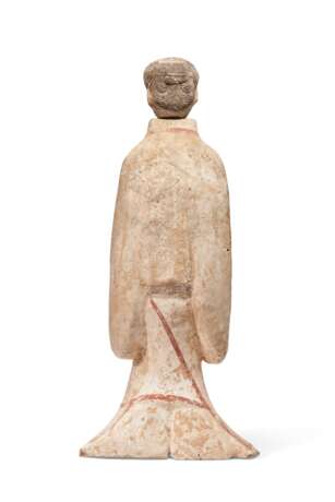 A LARGE PAINTED POTTERY FIGURE OF AN ATTENDANT - фото 2