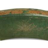 A GREEN AND AMBER-GLAZED PILLOW - фото 2
