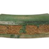 A GREEN AND AMBER-GLAZED PILLOW - фото 3