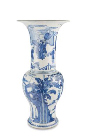 A BLUE AND WHITE ‘PHOENIX TAIL’ VASE - photo 1