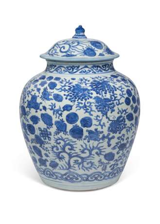 A LARGE BLUE AND WHITE JAR AND COVER - фото 2