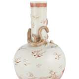 AN IRON-RED AND GILT-DECORATED BOTTLE VASE - фото 2