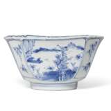 A BLUE AND WHITE SQUARE BOWL - фото 1