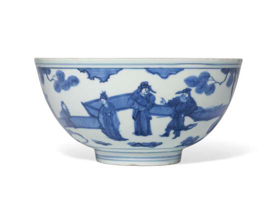 A BLUE AND WHITE DEEP BOWL - фото 1