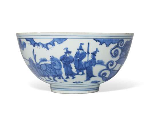 A BLUE AND WHITE DEEP BOWL - фото 2