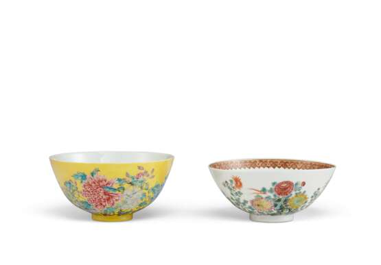 TWO FAMILLE ROSE BOWLS - photo 1