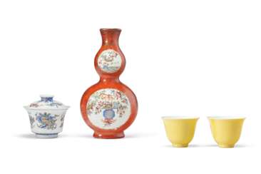 A DOUCAI DEEP BOWL AND COVER, AN IRON-RED AND FAMILLE ROSE WALL VASE AND A PAIR OF YELLOW-GLAZED CUPS
