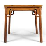 A SQUARE HUANGHUALI TABLE - Foto 1