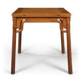 A SQUARE HUANGHUALI TABLE - Foto 5