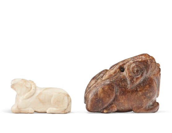 TWO SMALL JADE CARVINGS OF ANIMALS - Foto 2