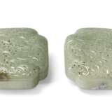 A PAIR OF OPENWORK GREEN JADE BOXES AND COVERS - Foto 2
