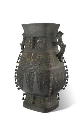 AN ARCHAISTIC GOLD-INLAID BRONZE VESSEL, FANGHU - photo 1