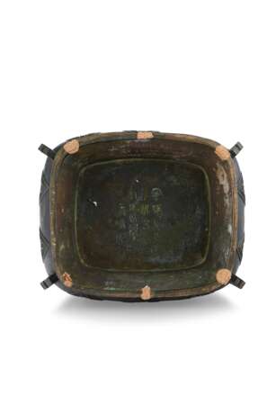 AN ARCHAISTIC GOLD-INLAID BRONZE VESSEL, FANGHU - photo 3