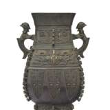 AN ARCHAISTIC GOLD-INLAID BRONZE VESSEL, FANGHU - photo 4