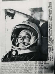 Yuri Gagarin, premier humain dans l'espace et en orbite autour de la Terre, Vostok 1, 12 avril 1961; vues en vol des chiens de l'espace Belka et Strelka, Spoutnik V, 19 août 1960