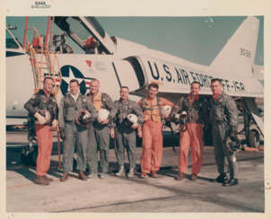 Les astronautes originaux de Seven Project Mercury, base aérienne de Langley; Le président Kennedy avec l'administrateur de la NASA James Webb, janvier 1961