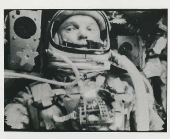 John Glenn in weightlessness during the first US orbital spaceflight; recovery of Friendship 7; Glenn during his fourth sunset of the day, February 20, 1962 - photo 1