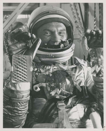 Photomontage du lancement du premier vaisseau spatial pour transporter un Américain en orbite; John Glenn prépare le lancement; le vaisseau spatial Friendship 7, janvier-20 février 1962 - photo 8