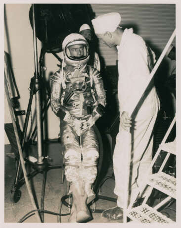 Portrait du deuxième homme américain en orbite Scott Carpenter; Activités de prélancement et équipement photographique pour la mission spatiale Aurora 7, mai 1962 - photo 4