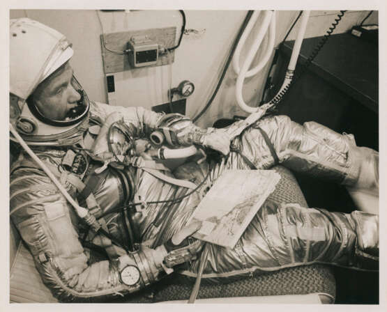 Photomontage du lancement du premier vaisseau spatial pour transporter un Américain en orbite; John Glenn prépare le lancement; le vaisseau spatial Friendship 7, janvier-20 février 1962 - photo 10